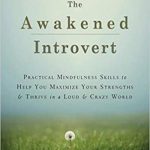 英语电子书|The Awakened Introvert: Practical Mindfulness Skills to Help You Maximize Your Strengths and Thrive in a Loud and Crazy World